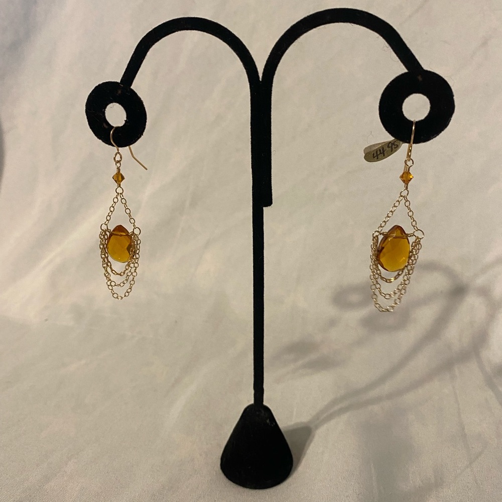 NWT Beautiful vintage earrings